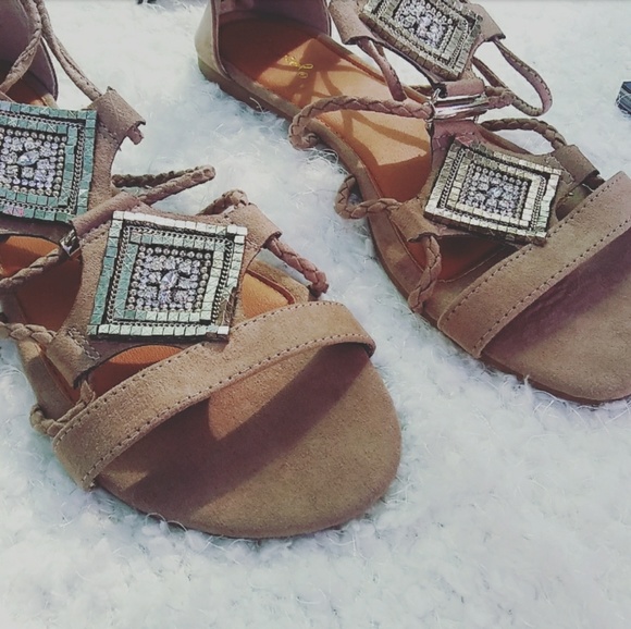 LAST CHANCE!!//Coachella Collection// Taupe Sandal - Picture 3 of 6